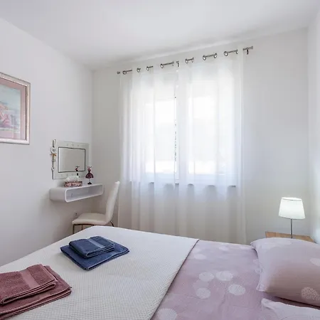 Pensionat Tonka Near And Sea