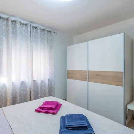 Tonka Near And Sea 3*