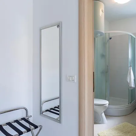 Tonka Near And Sea Pula