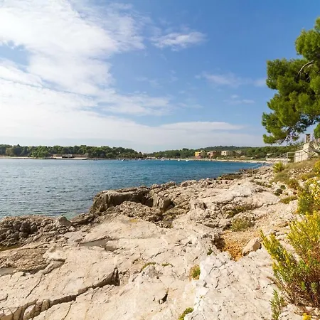 Tonka Near And Sea Pensionat