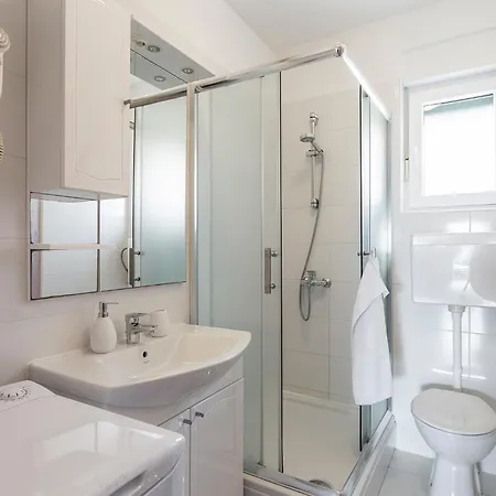 Tonka Near And Sea Affittacamere