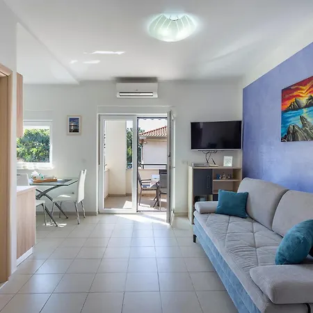 Tonka Near And Sea プーラ