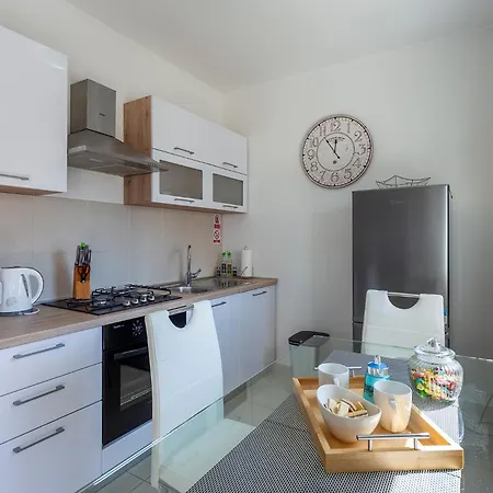 Tonka Near And Sea Affittacamere