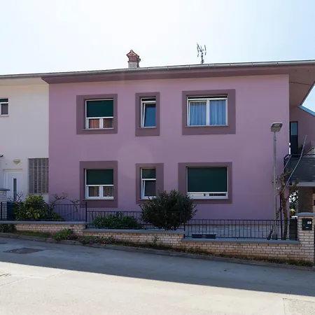 Tonka Near And Sea ゲストハウス プーラ