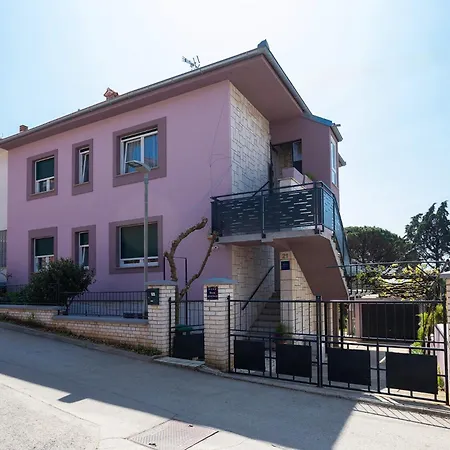 Tonka Near And Sea Pola