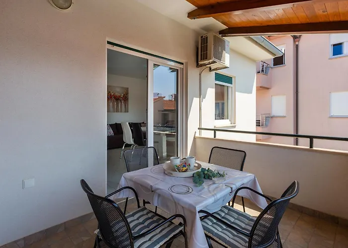 Tonka Near And Sea Konukevi Pula