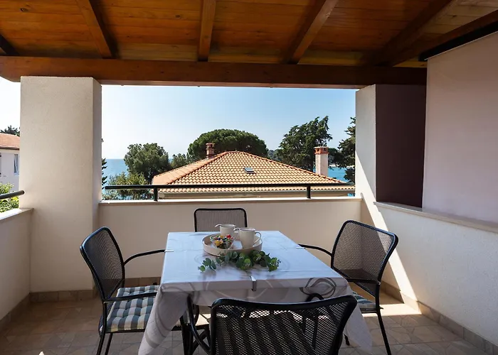 Tonka Near And Sea Konukevi 3*