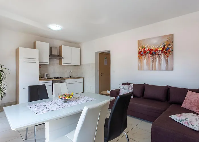 Tonka Near And Sea 3*