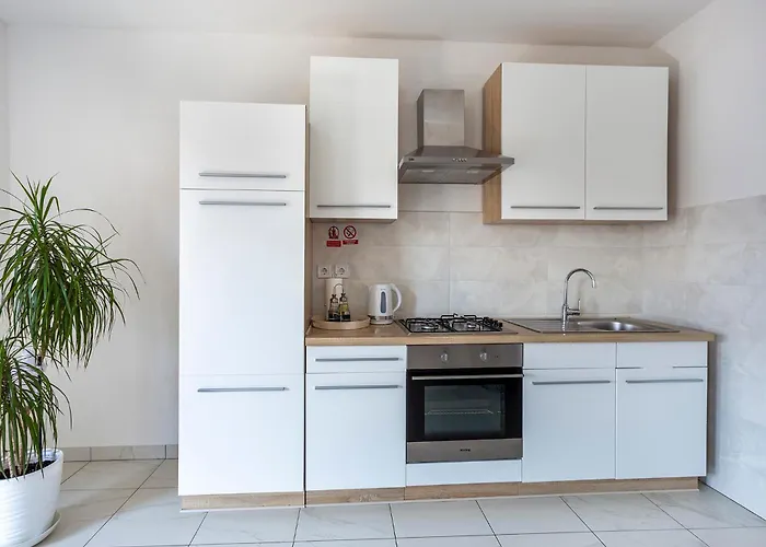 Tonka Near And Sea Pula