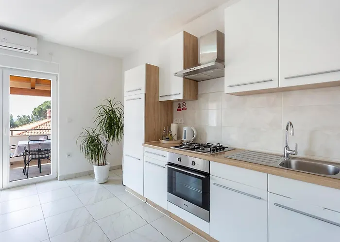 Tonka Near And Sea 3* Pula