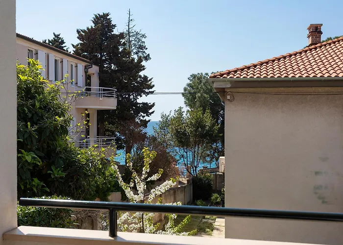 Tonka Near And Sea Konukevi Pula