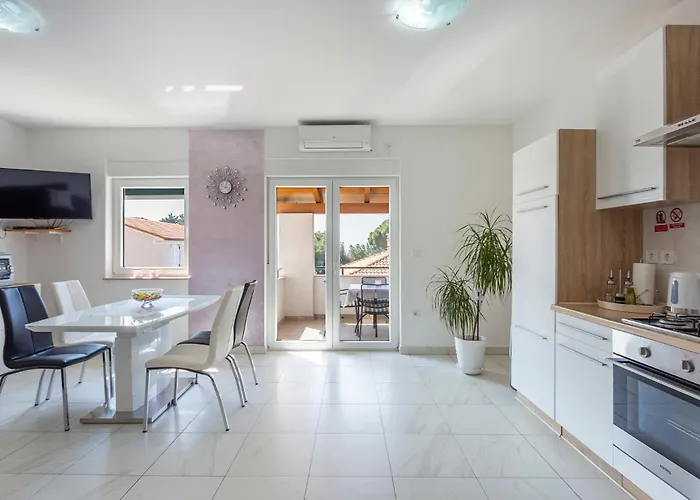 Konukevi Tonka Near And Sea Pula