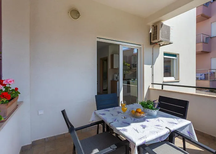 Tonka Near And Sea 3* Pula