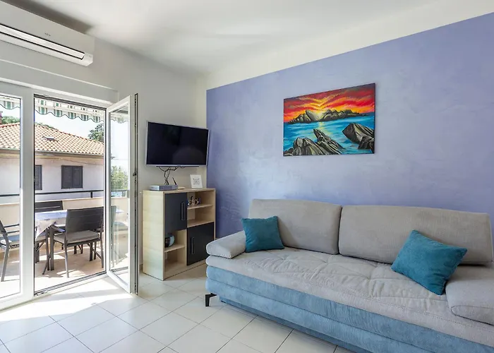 Tonka Near And Sea Konukevi 3*