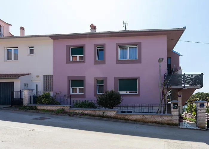 Tonka Near And Sea Konukevi Pula