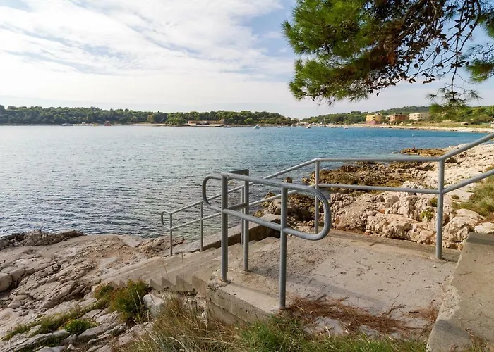 Tonka Near And Sea Konukevi 3*