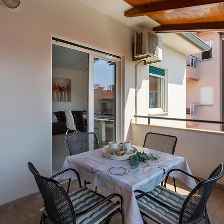 Tonka Near And Sea Pensionat Pula