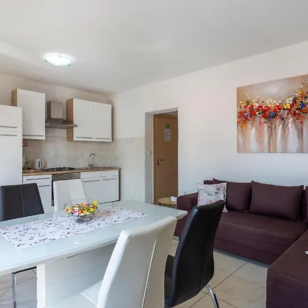 Tonka Near And Sea 3*