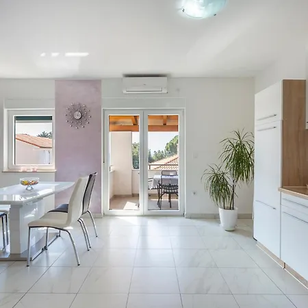 Pensionat Tonka Near And Sea Pula