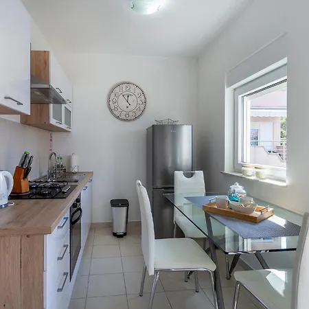 Tonka Near And Sea Pensionat 3*