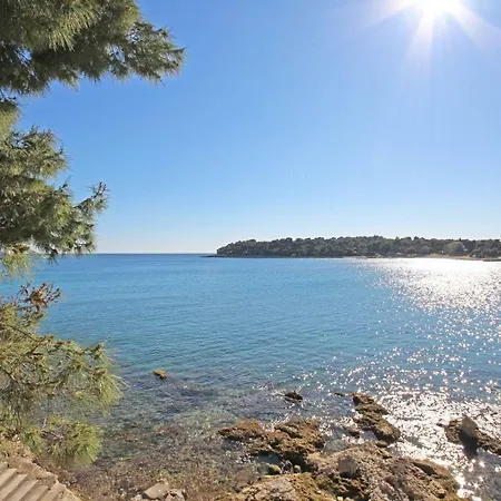 Tonka Near And Sea 3*